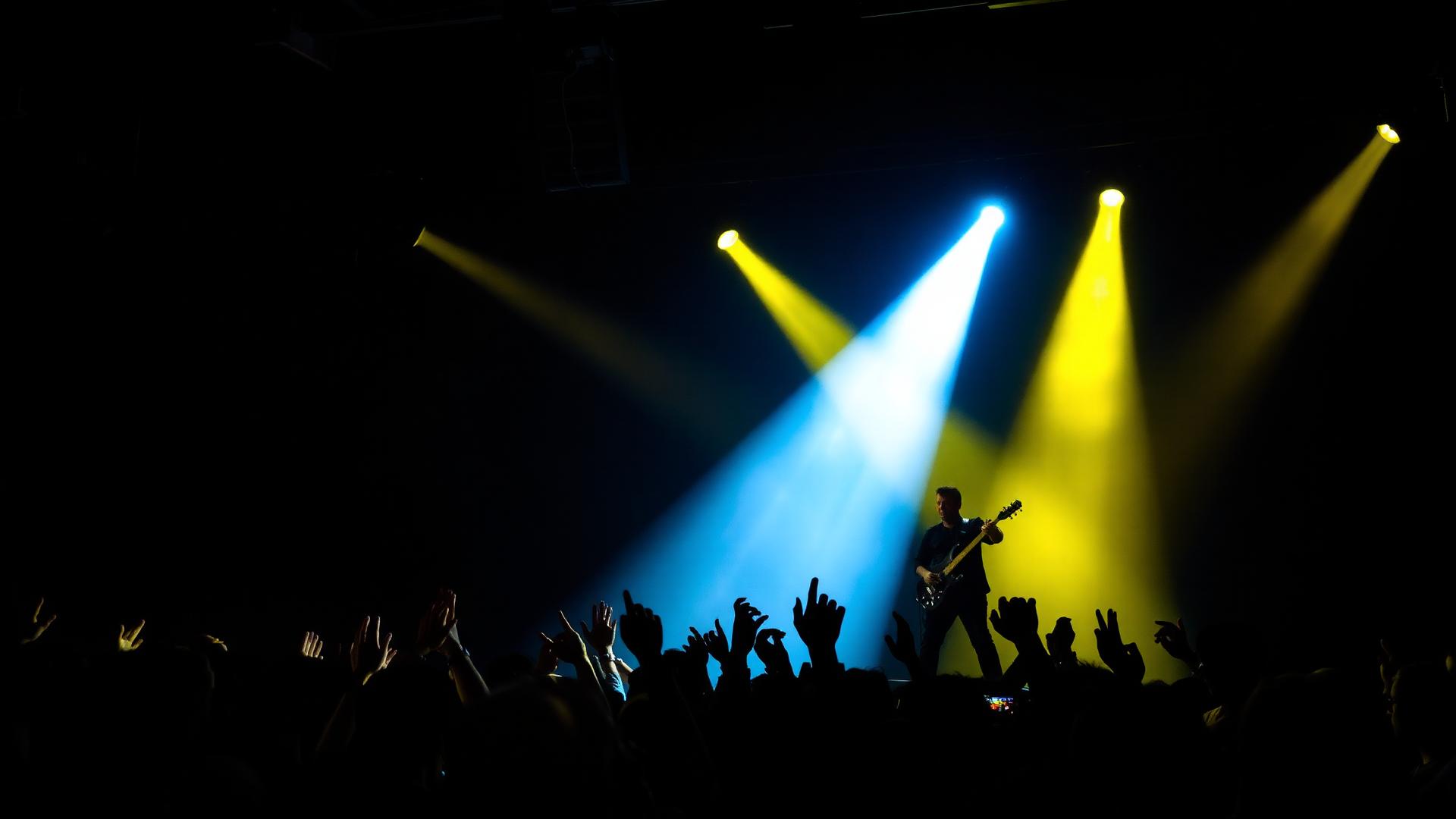 Thunder Rock Live